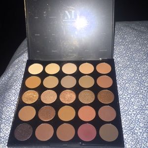 Morphe eye shadow pallette 25B